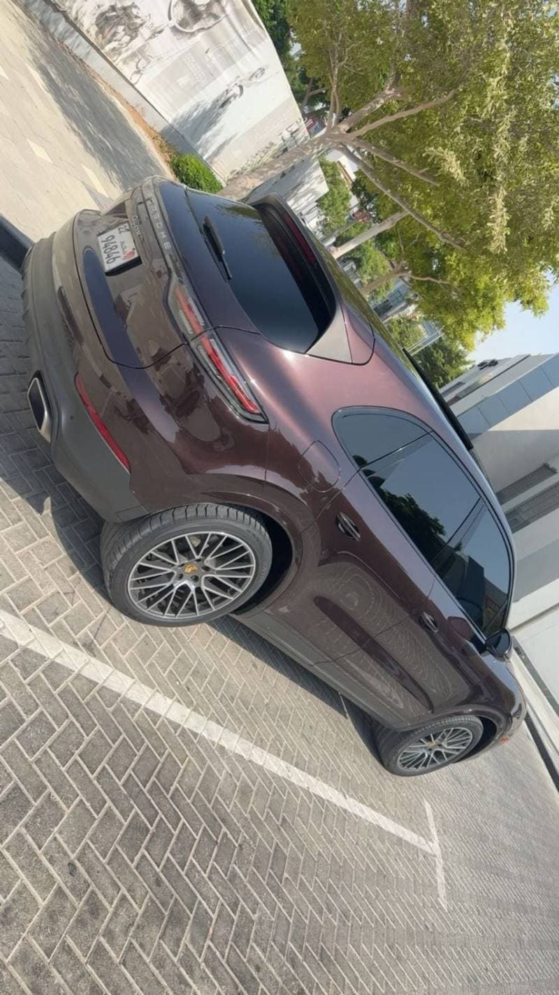 2020 Porsche Cayenne STANDARD thumbnail 4