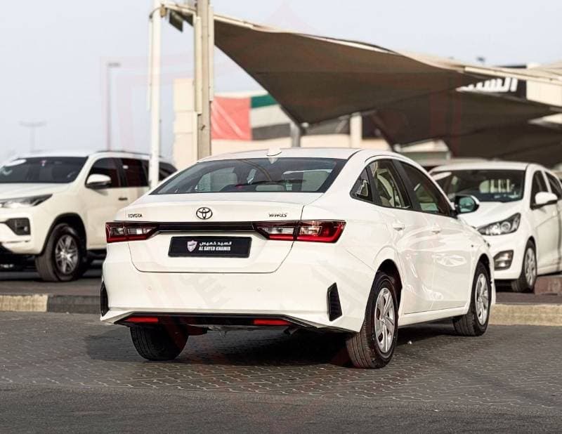 2023 Toyota Yaris E thumbnail 6