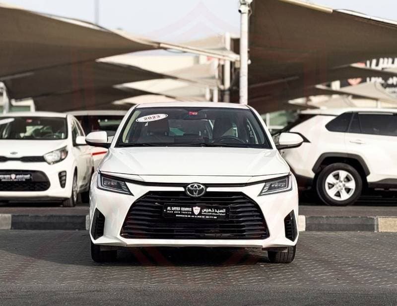 2023 Toyota Yaris E thumbnail 2