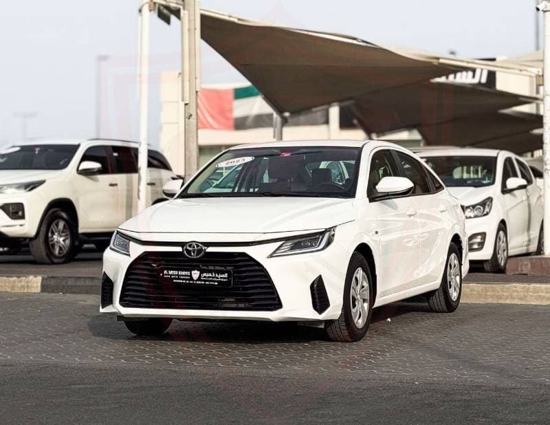 2023 Toyota Yaris E thumbnail 3