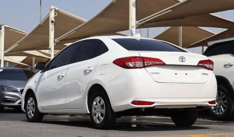 2021 Toyota Yaris E thumbnail 4