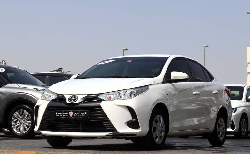 2021 Toyota Yaris E thumbnail 3