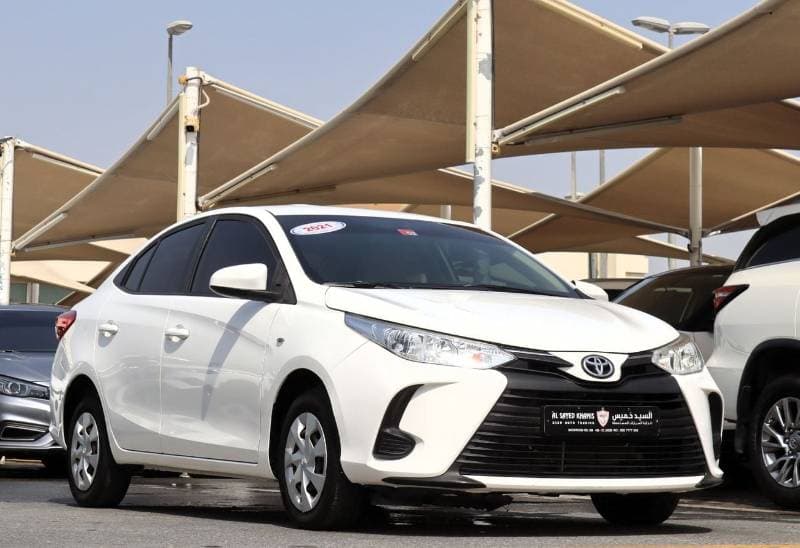 2021 Toyota Yaris E thumbnail 2