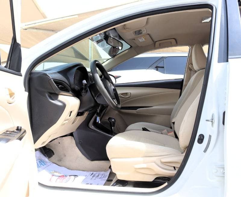 2021 Toyota Yaris E thumbnail 6