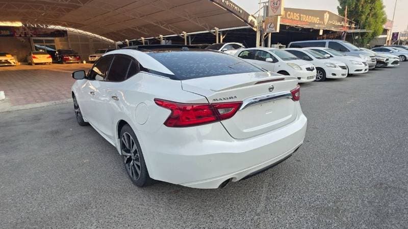 2017 Nissan Maxima SL thumbnail 4