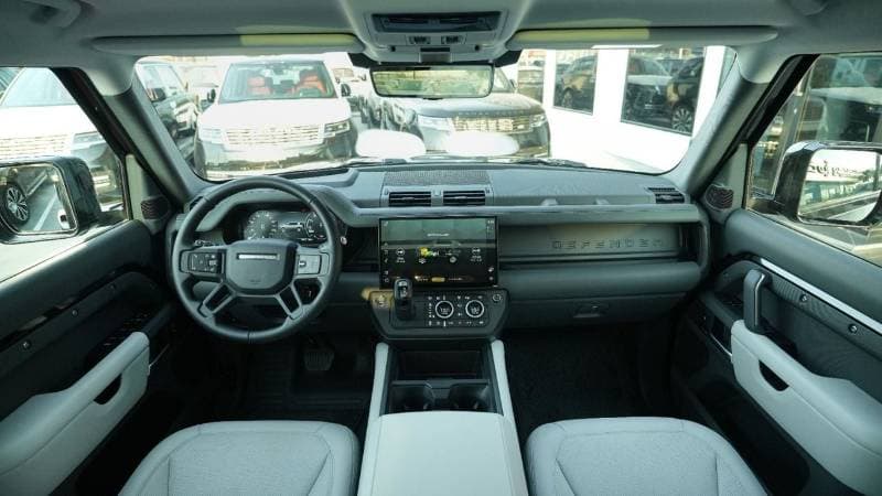 2026 Land Rover Defender P400e X DYNAMIC HSE Plug in Hybrid thumbnail 8