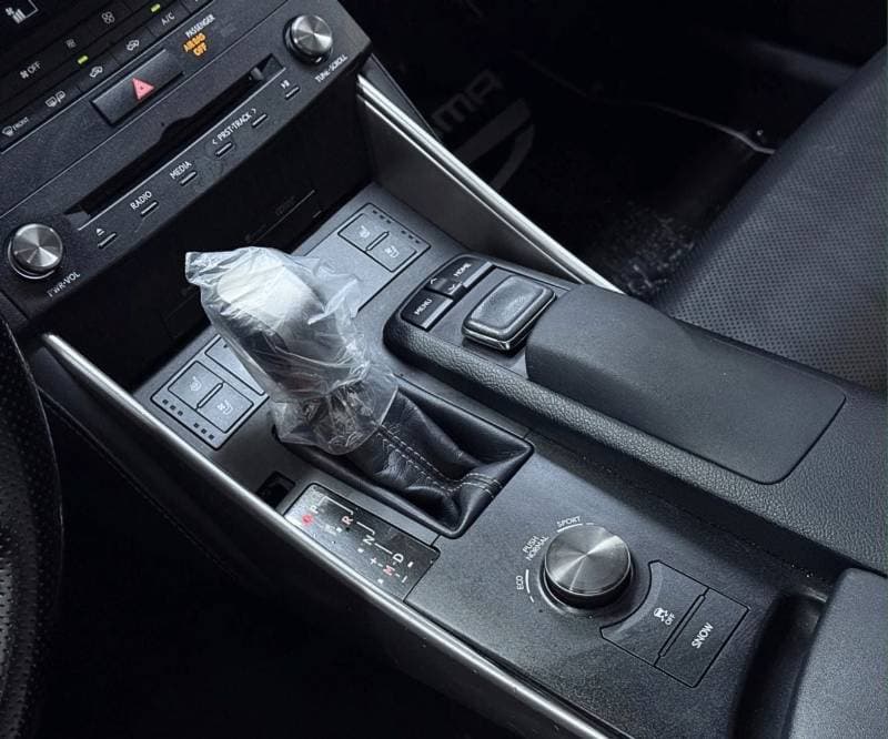 2016 Lexus IS300 thumbnail 6