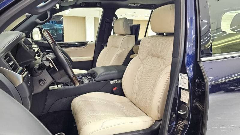 2016 Lexus LX570 PLATINUM thumbnail 8