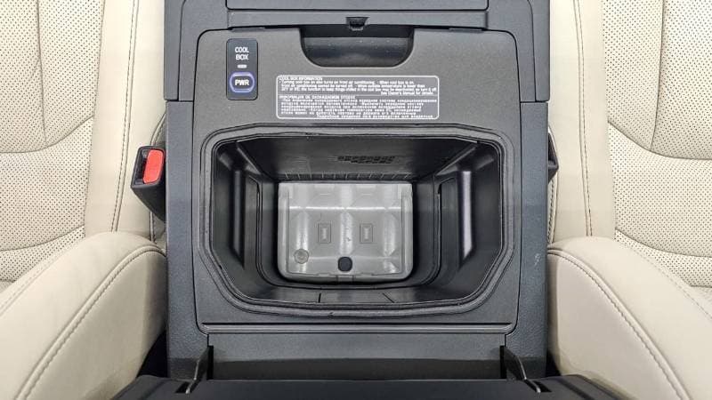 2016 Lexus LX570 PLATINUM thumbnail 3