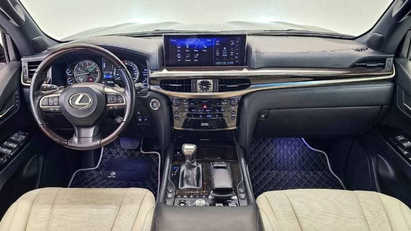 2016 Lexus LX570 PLATINUM thumbnail 2