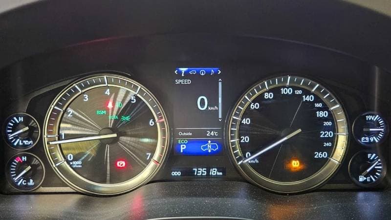 2016 Lexus LX570 PLATINUM thumbnail 4