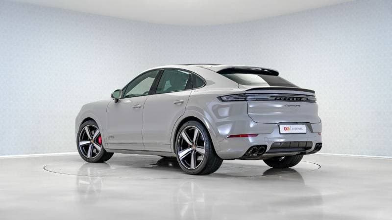 2025 Porsche Cayenne GTS thumbnail 2