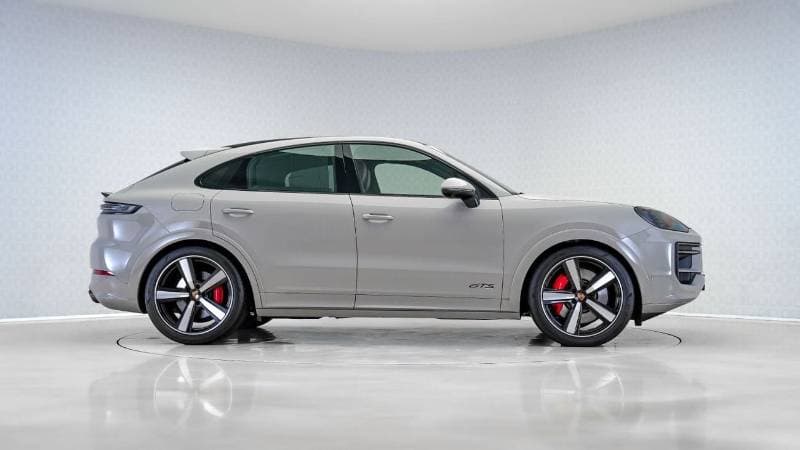 2025 Porsche Cayenne GTS thumbnail 3