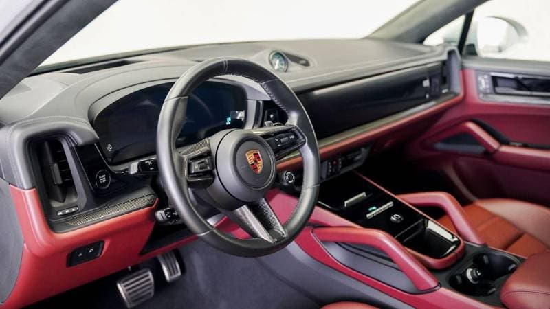2025 Porsche Cayenne GTS thumbnail 5