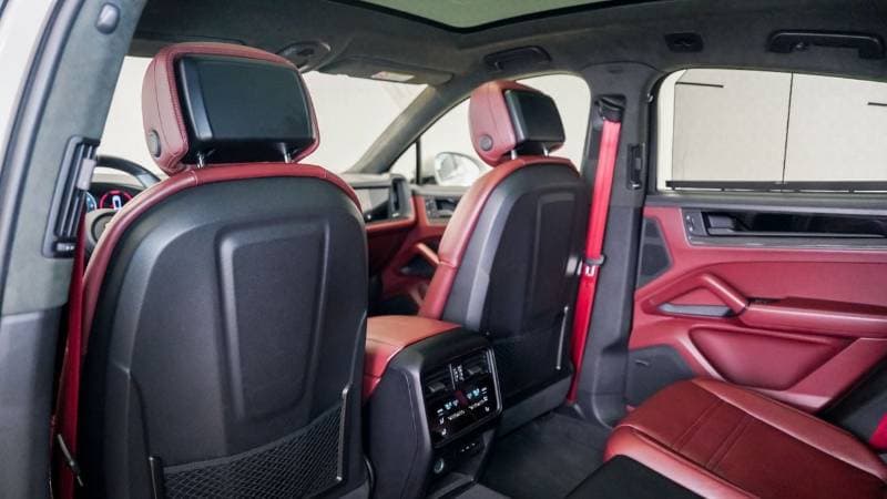 2025 Porsche Cayenne GTS thumbnail 4