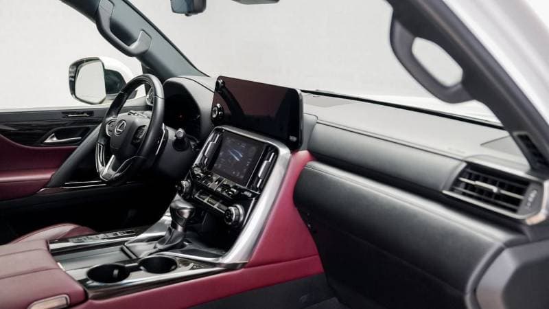 2024 Lexus LX600 SIGNATURE thumbnail 7