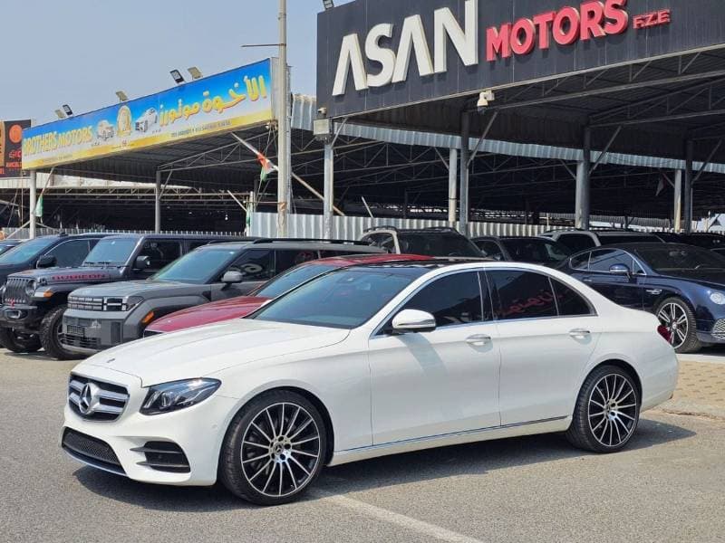 2017 Mercedes Benz E300 thumbnail 3