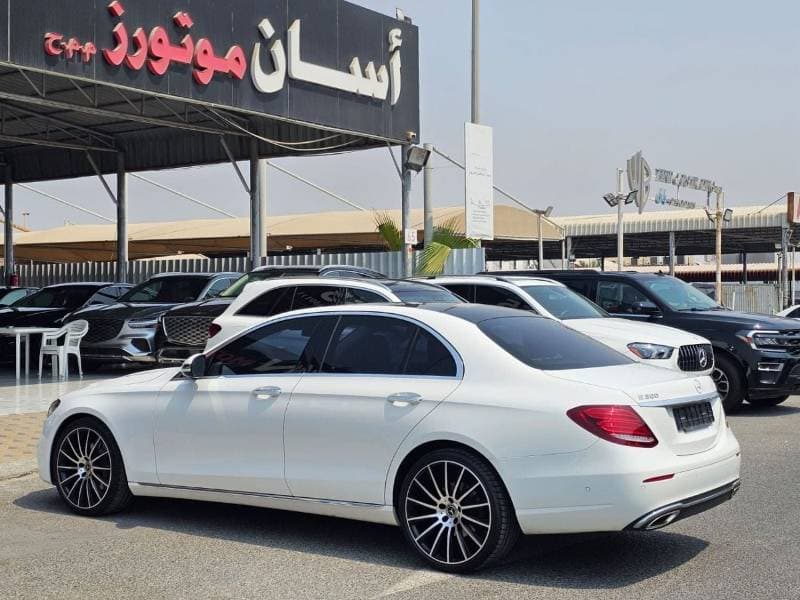 2017 Mercedes Benz E300 thumbnail 7