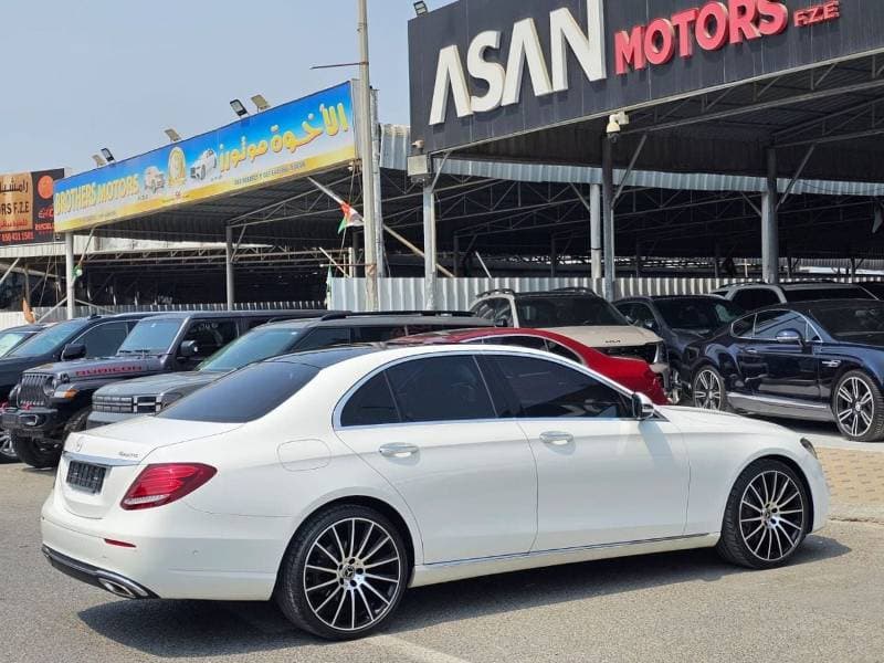 2017 Mercedes Benz E300 thumbnail 5