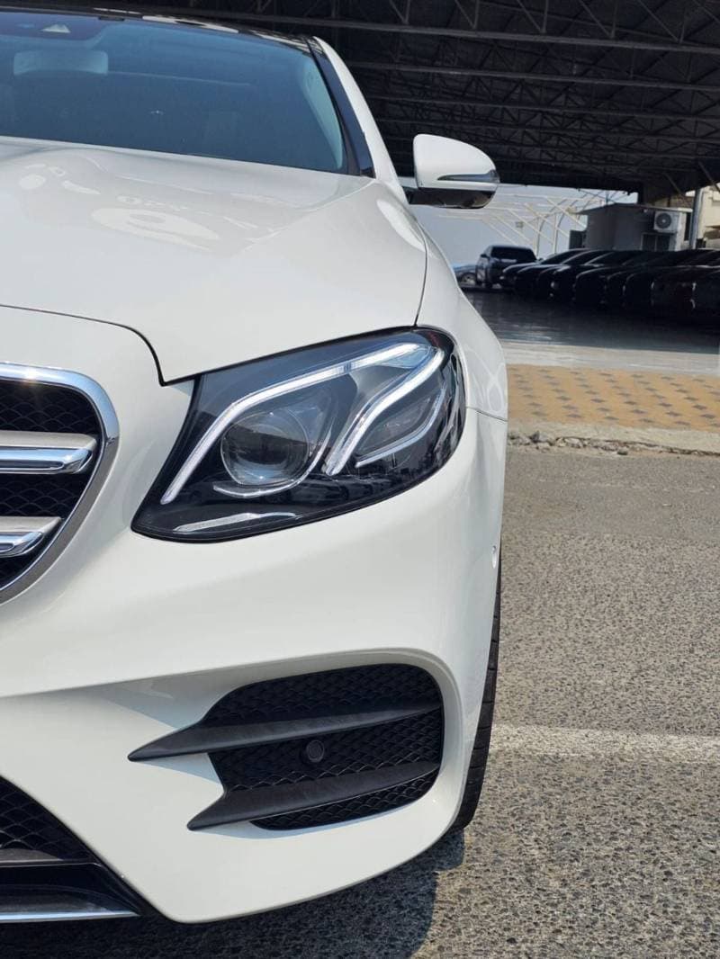 2017 Mercedes Benz E300 thumbnail 4