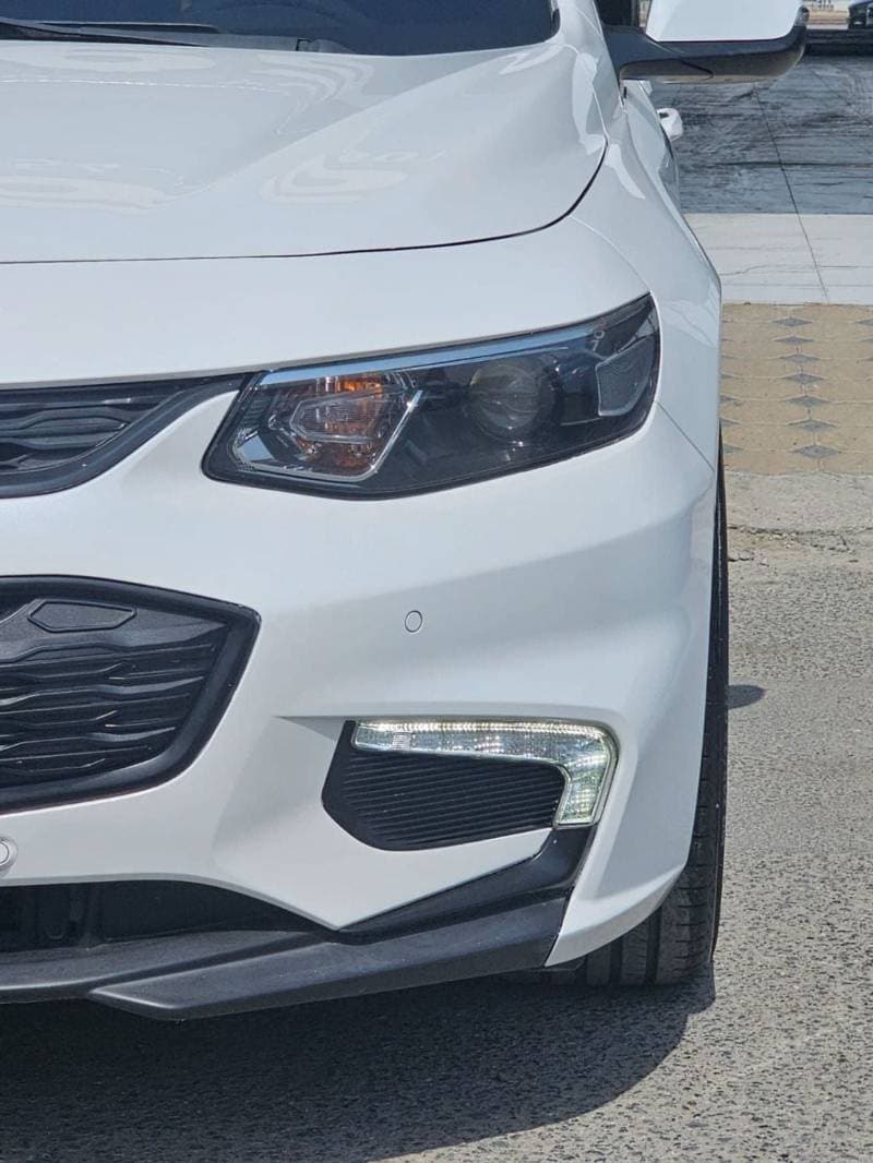 2017 Chevrolet Malibu LTZ thumbnail 4