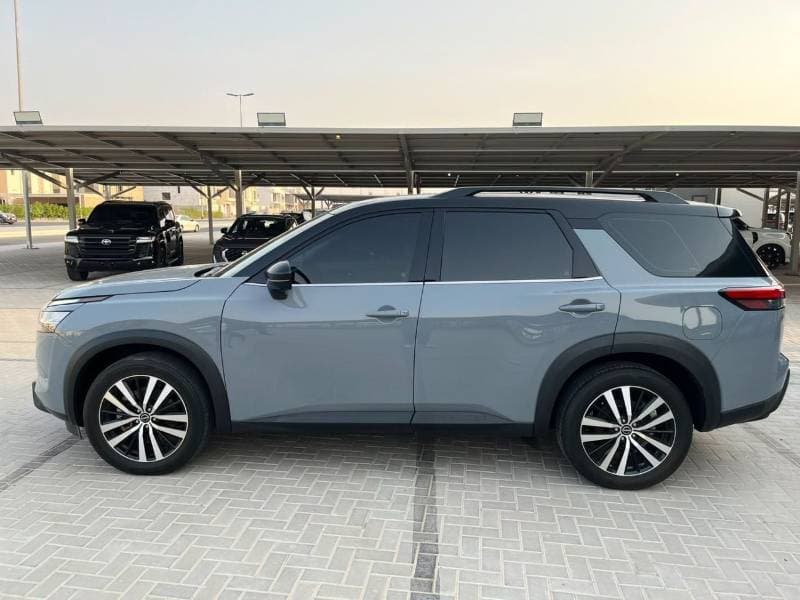 2024 Nissan Pathfinder SV thumbnail 4
