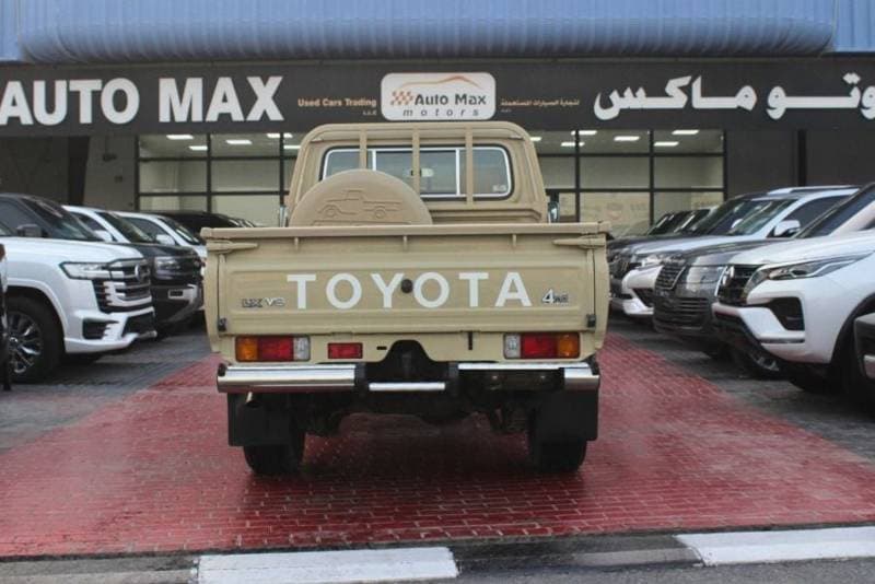 2022 Toyota Land Cruiser Pickup 70 thumbnail 5