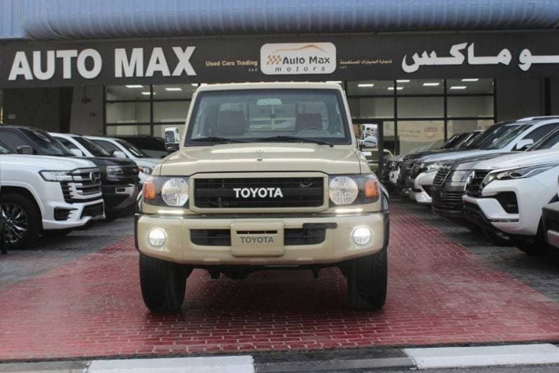 2022 Toyota Land Cruiser Pickup 70 thumbnail 2
