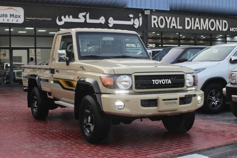 2022 Toyota Land Cruiser Pickup 70 thumbnail 3