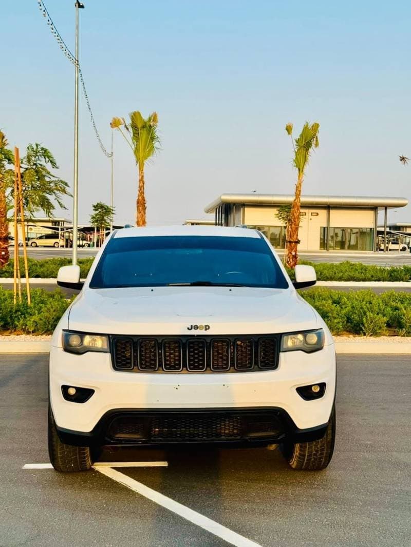 2021 Jeep Grand Cherokee LAREDO thumbnail 2
