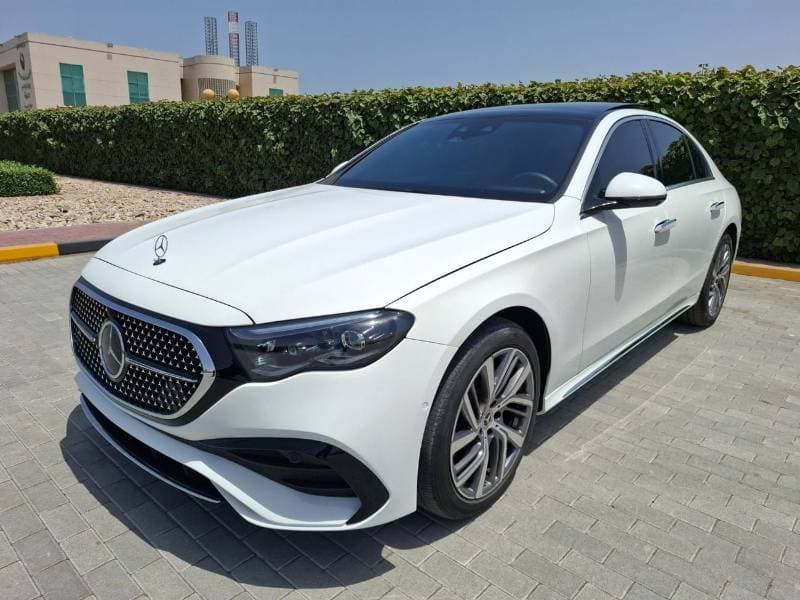 2025 Mercedes Benz E220 thumbnail 3