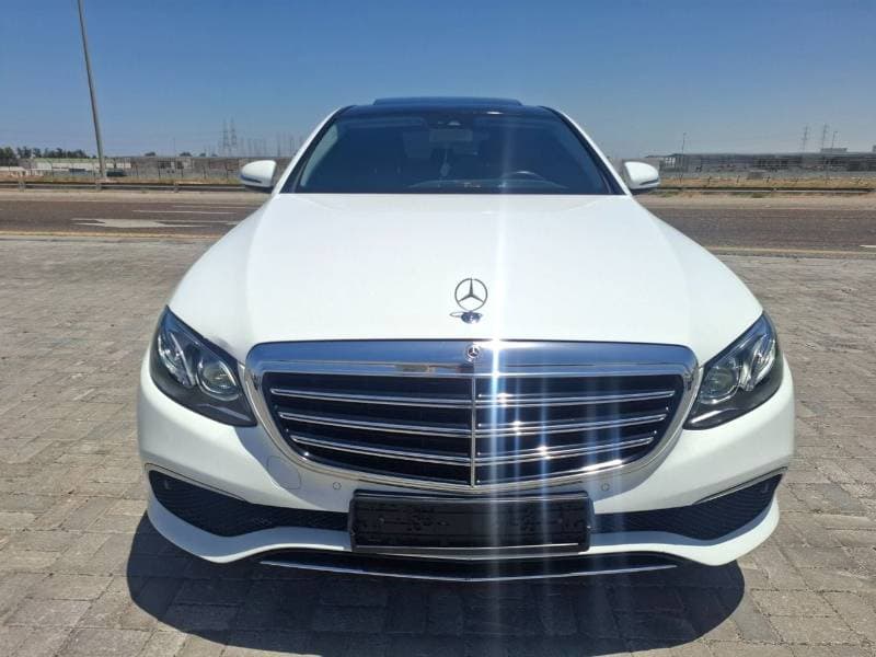 2019 Mercedes Benz E220 thumbnail 2