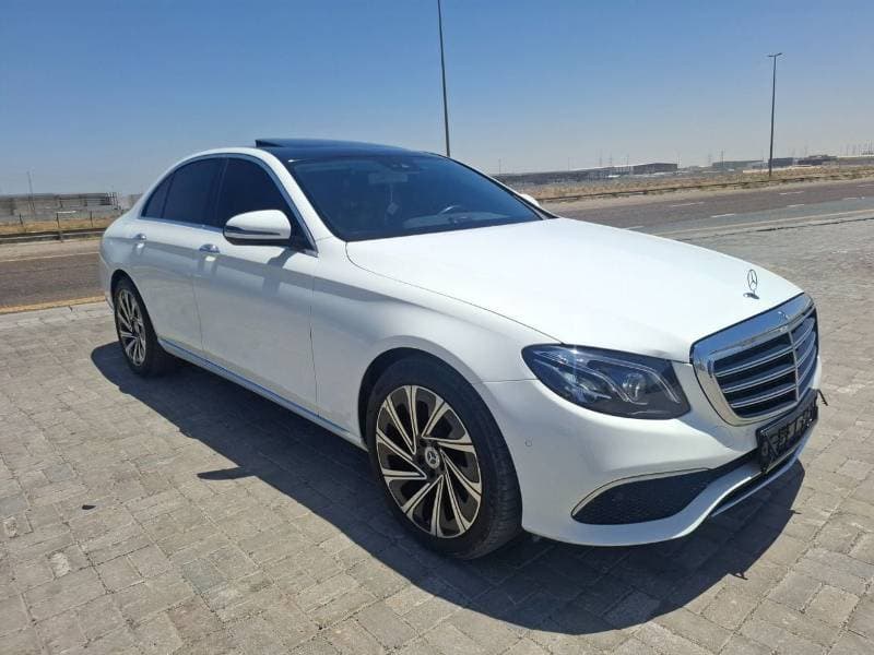 2019 Mercedes Benz E220 thumbnail 4