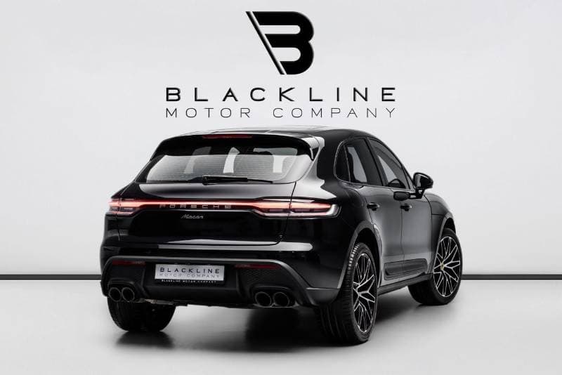 2025 Porsche Macan STANDARD thumbnail 4