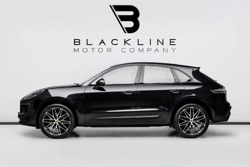 2025 Porsche Macan STANDARD thumbnail 3
