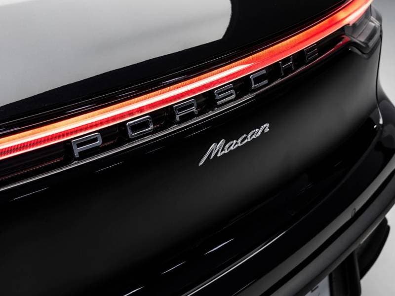 2025 Porsche Macan STANDARD thumbnail 7