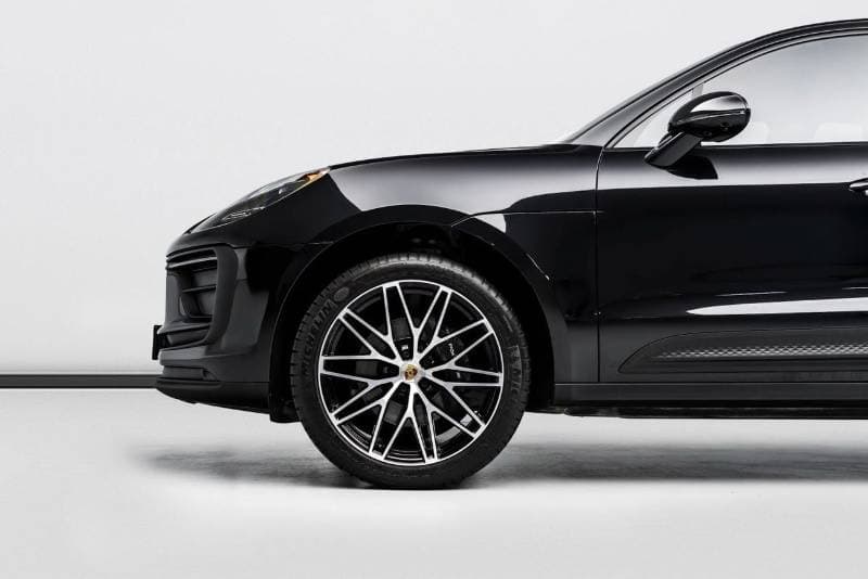 2025 Porsche Macan STANDARD thumbnail 6