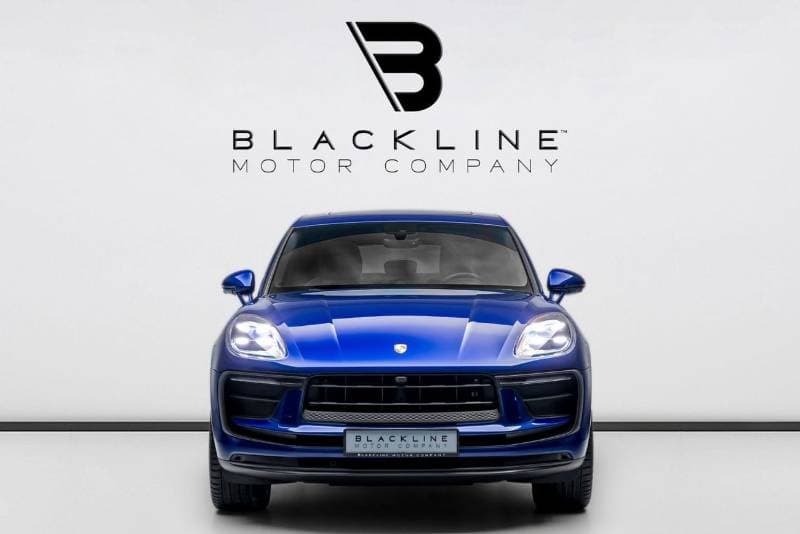 2025 Porsche Macan STANDARD thumbnail 2