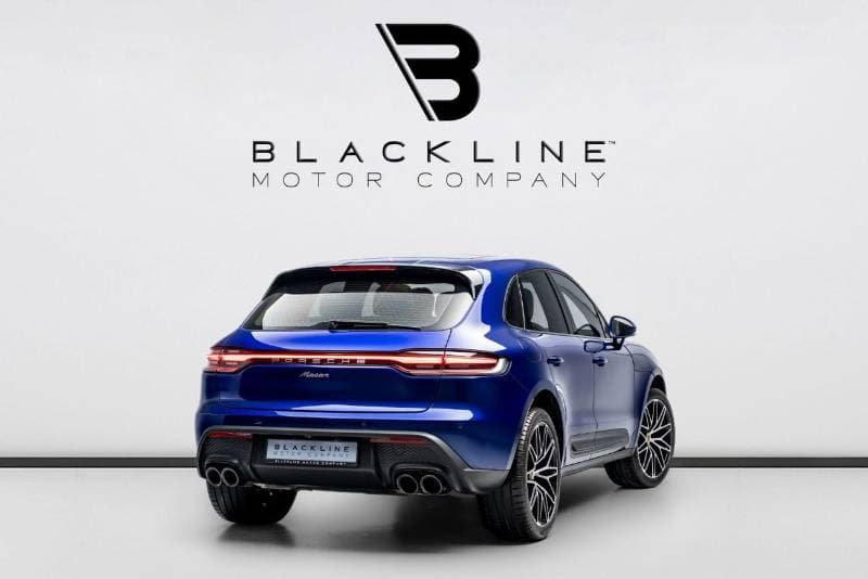 2025 Porsche Macan STANDARD thumbnail 3