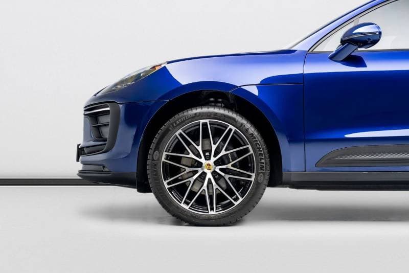 2025 Porsche Macan STANDARD thumbnail 4
