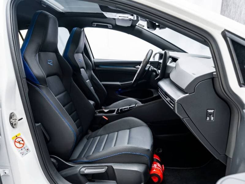 2026 Volkswagen Golf R thumbnail 2