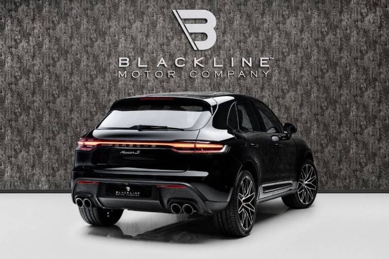 2024 Porsche Macan S thumbnail 3