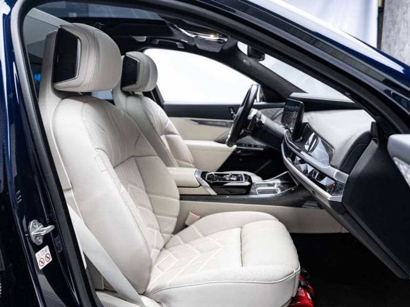 2024 BMW 740i M SPORT thumbnail 8