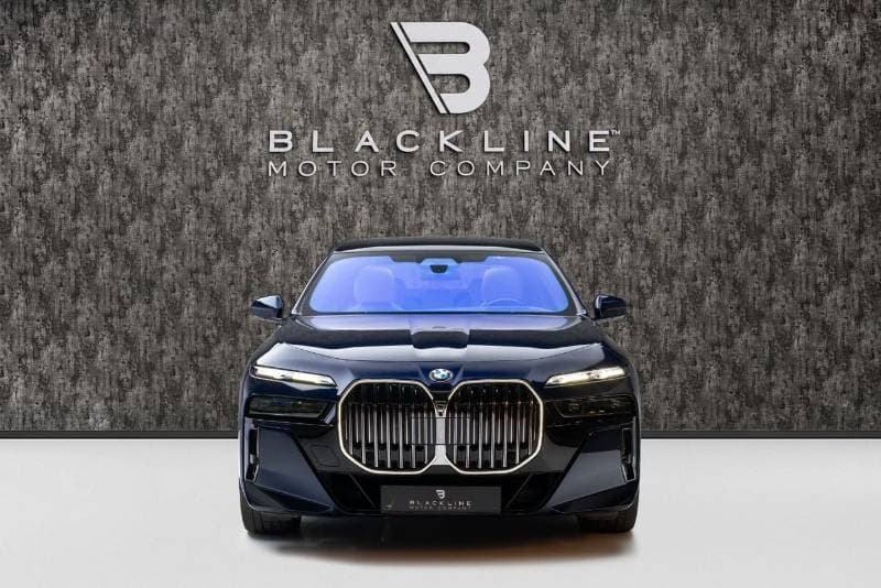 2024 BMW 740i M SPORT thumbnail 2