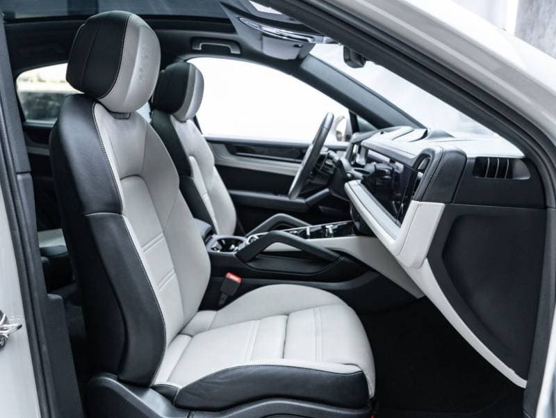 2026 Porsche Cayenne STANDARD thumbnail 8