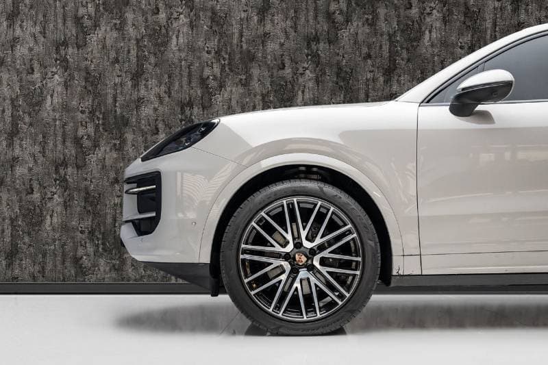 2026 Porsche Cayenne STANDARD thumbnail 6