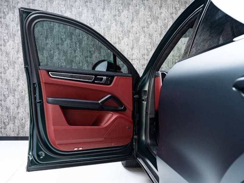 2023 Porsche Cayenne GTS thumbnail 7