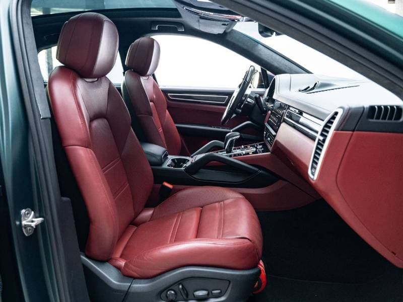 2023 Porsche Cayenne GTS thumbnail 8