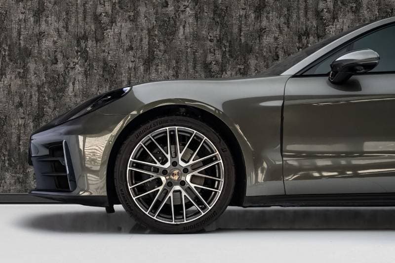 2026 Porsche Panamera STANDARD thumbnail 6