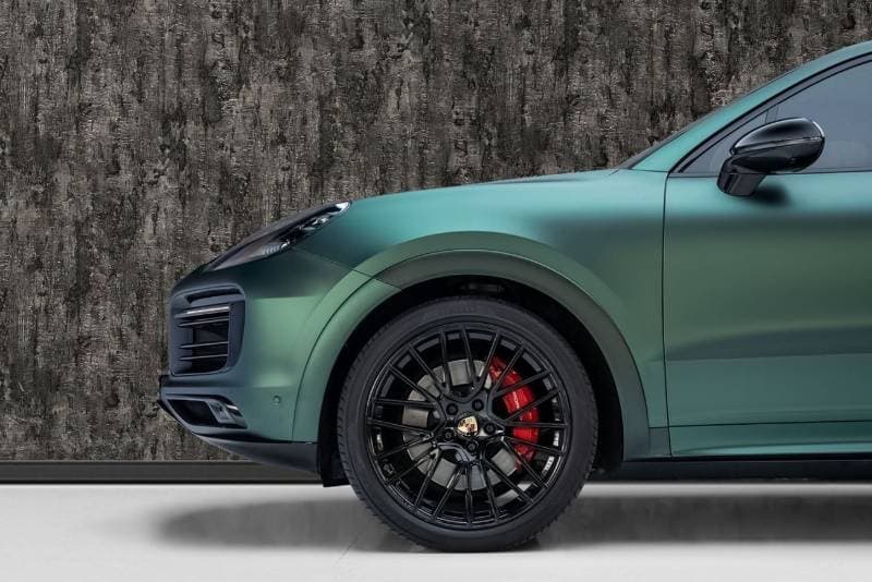 2023 Porsche Cayenne GTS thumbnail 6